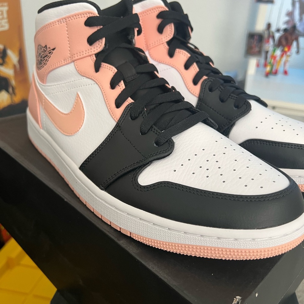 AIR JORDAN 1 MID